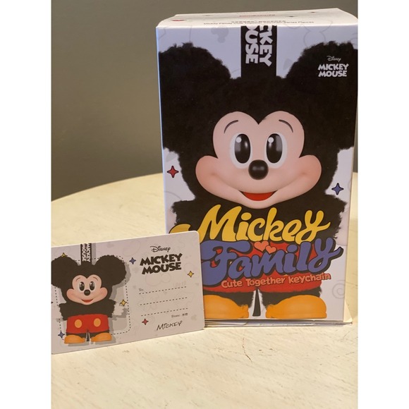 Disney Mickey Mouse Family Cute Together Keychain New in Box - Picture 2 of 2